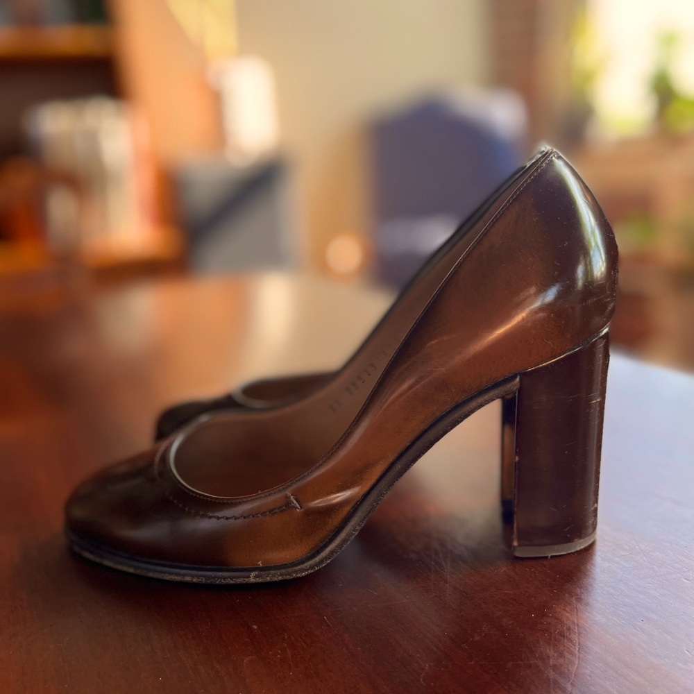Salvatore Ferragamo round toe scarpins